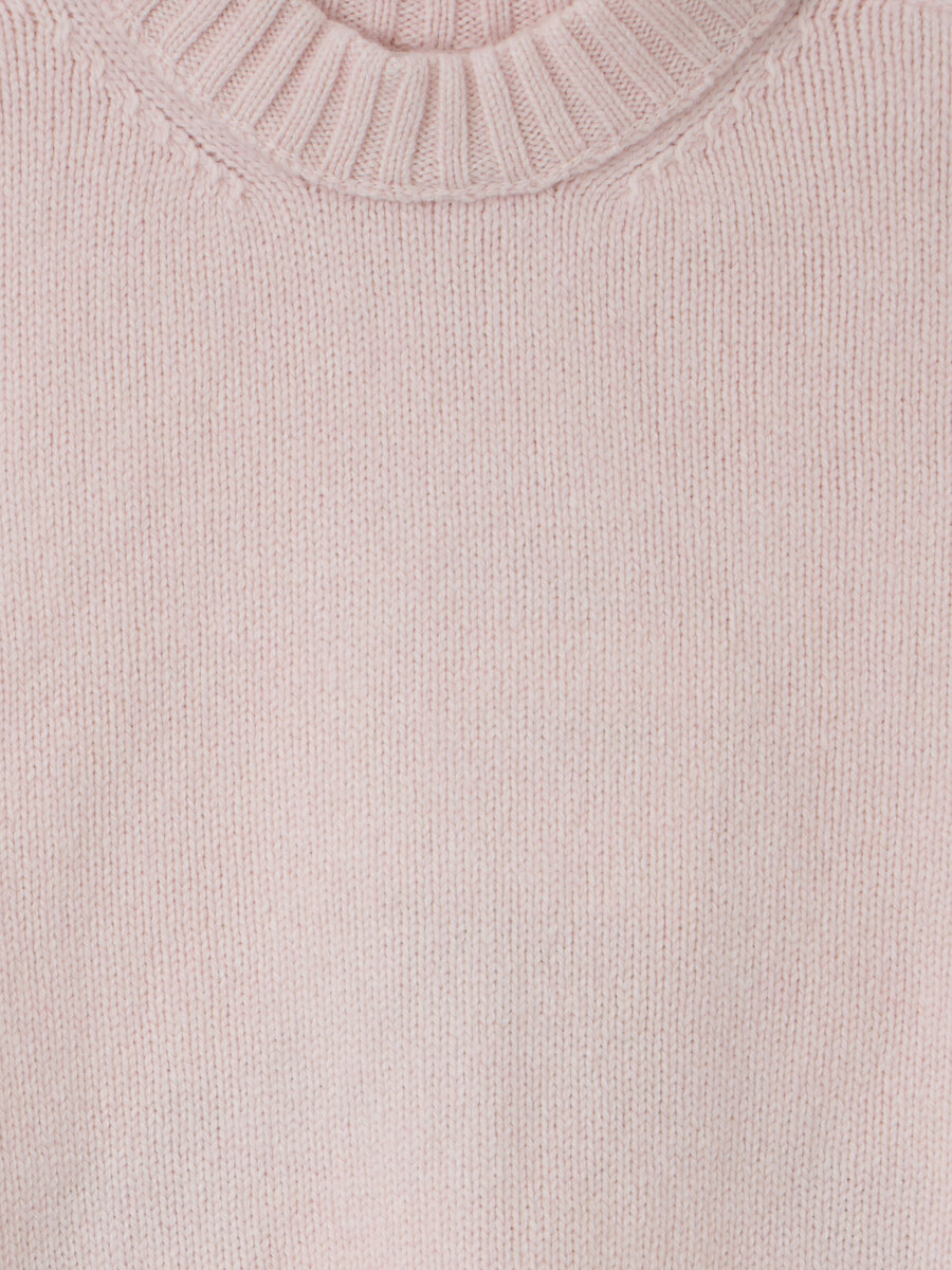 curved logo sweater