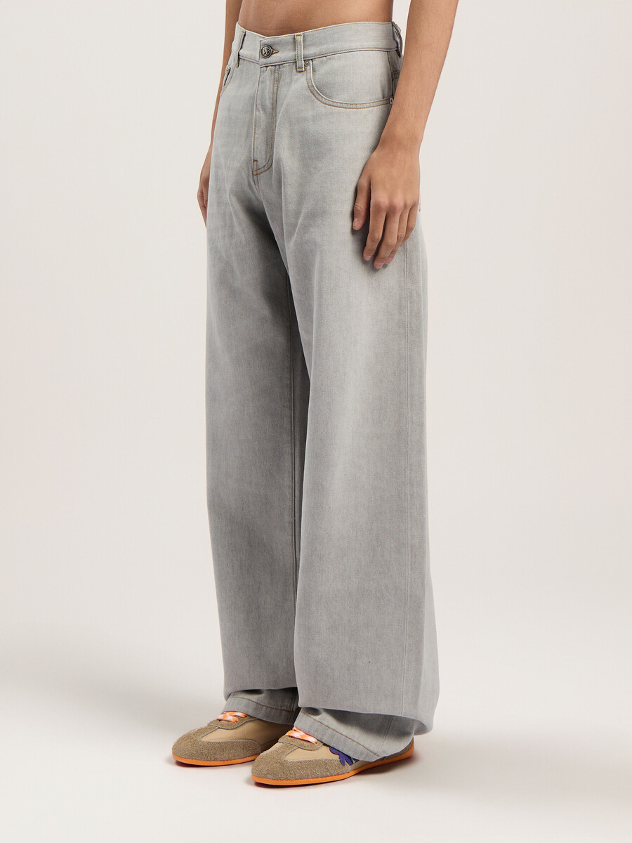curved logo loose denim pants