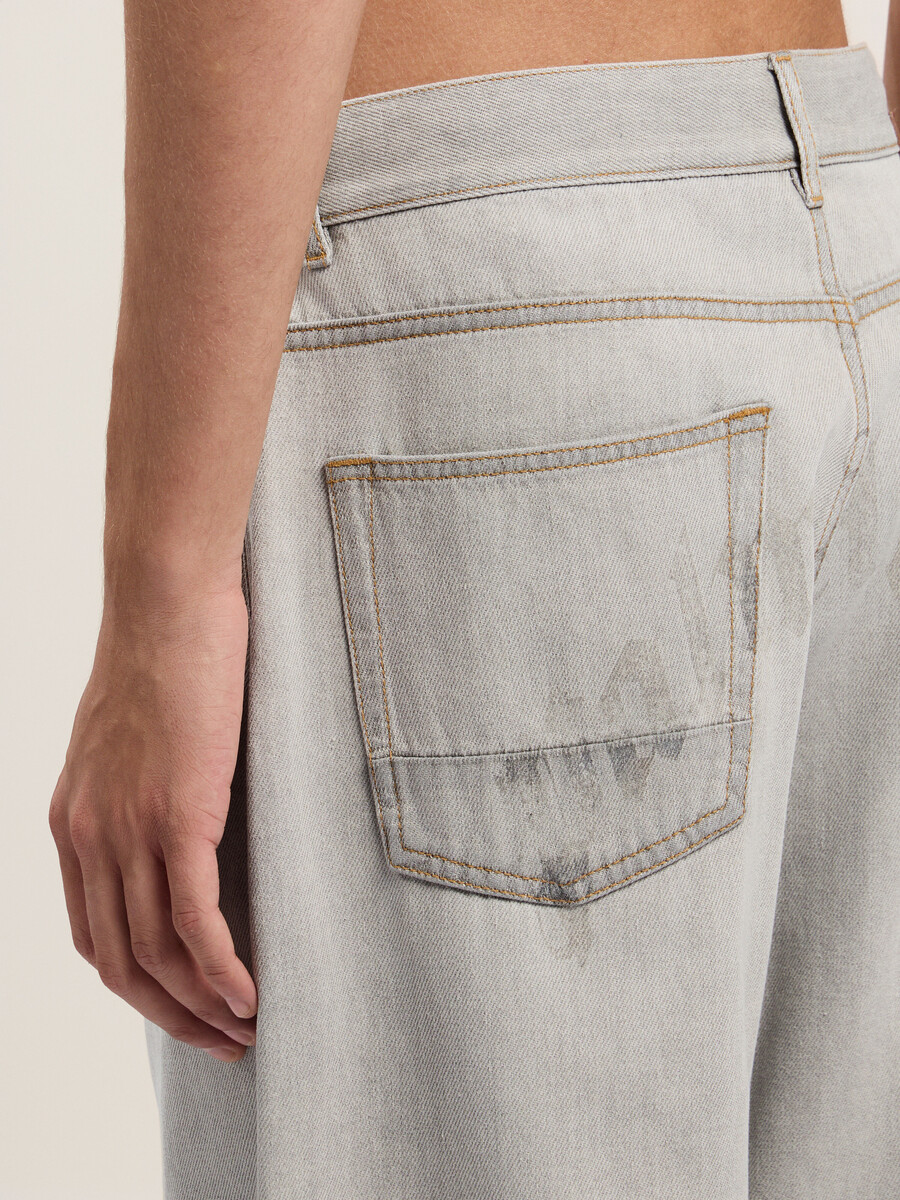 curved logo loose denim pants