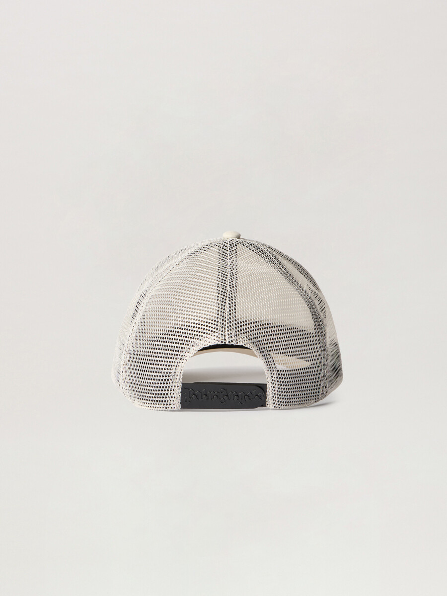 spray logo trucker cap