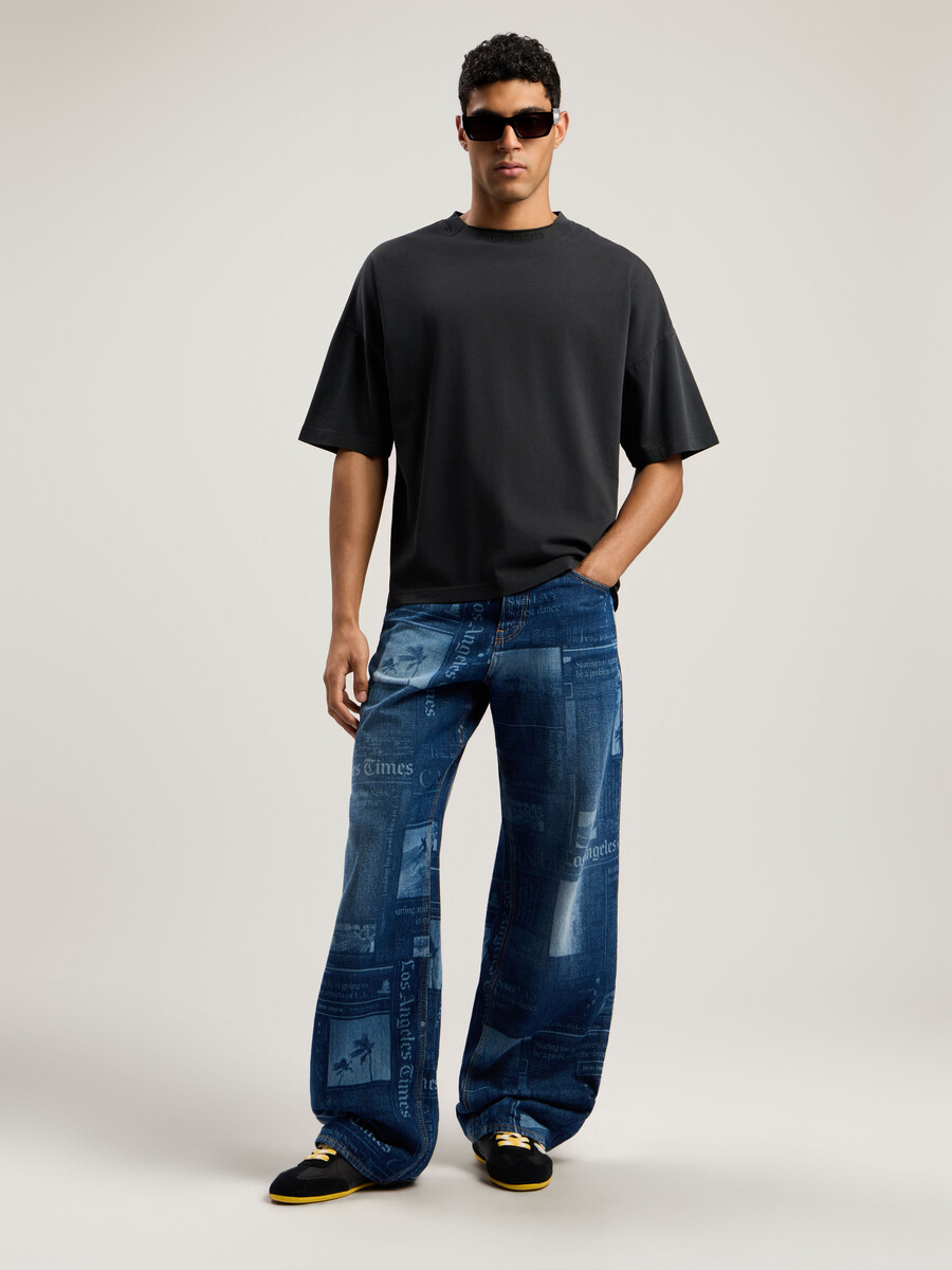 curved logo loose collar t-shirt
