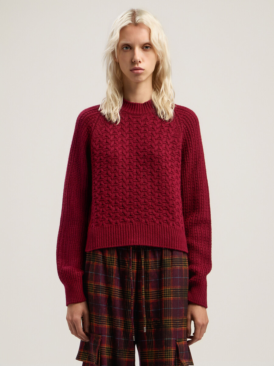 curved logo ribbed sweater
