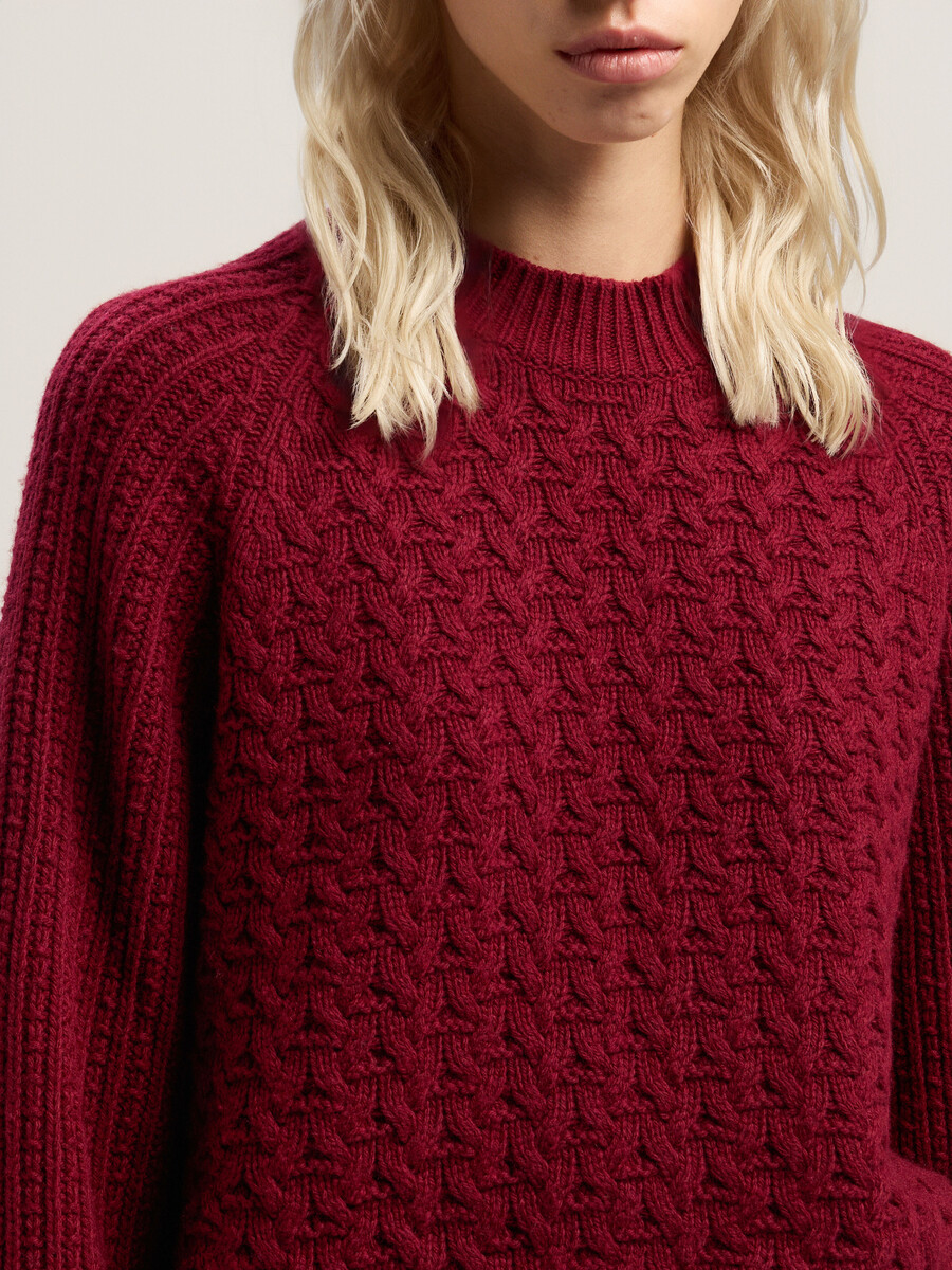curved logo ribbed sweater